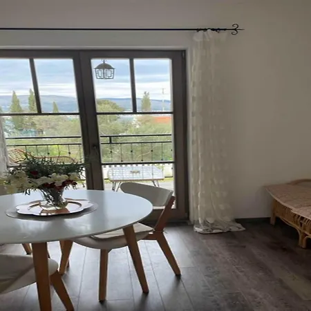 Apartment Kameja - One Bedroom With Balcony And Sea View Plavi Donji Okrug (Ciovo)