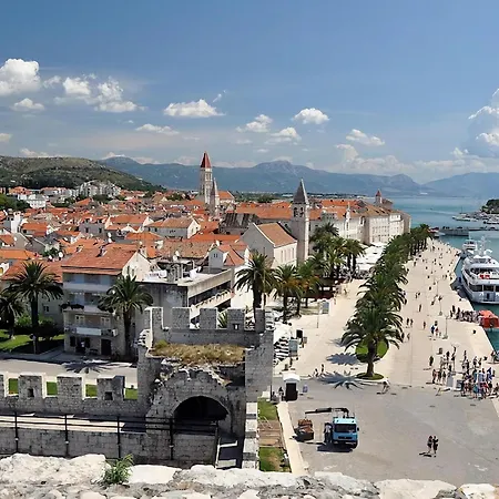 Apartment Kameja - One Bedroom With Balcony And Sea View Plavi Donji Okrug (Ciovo)